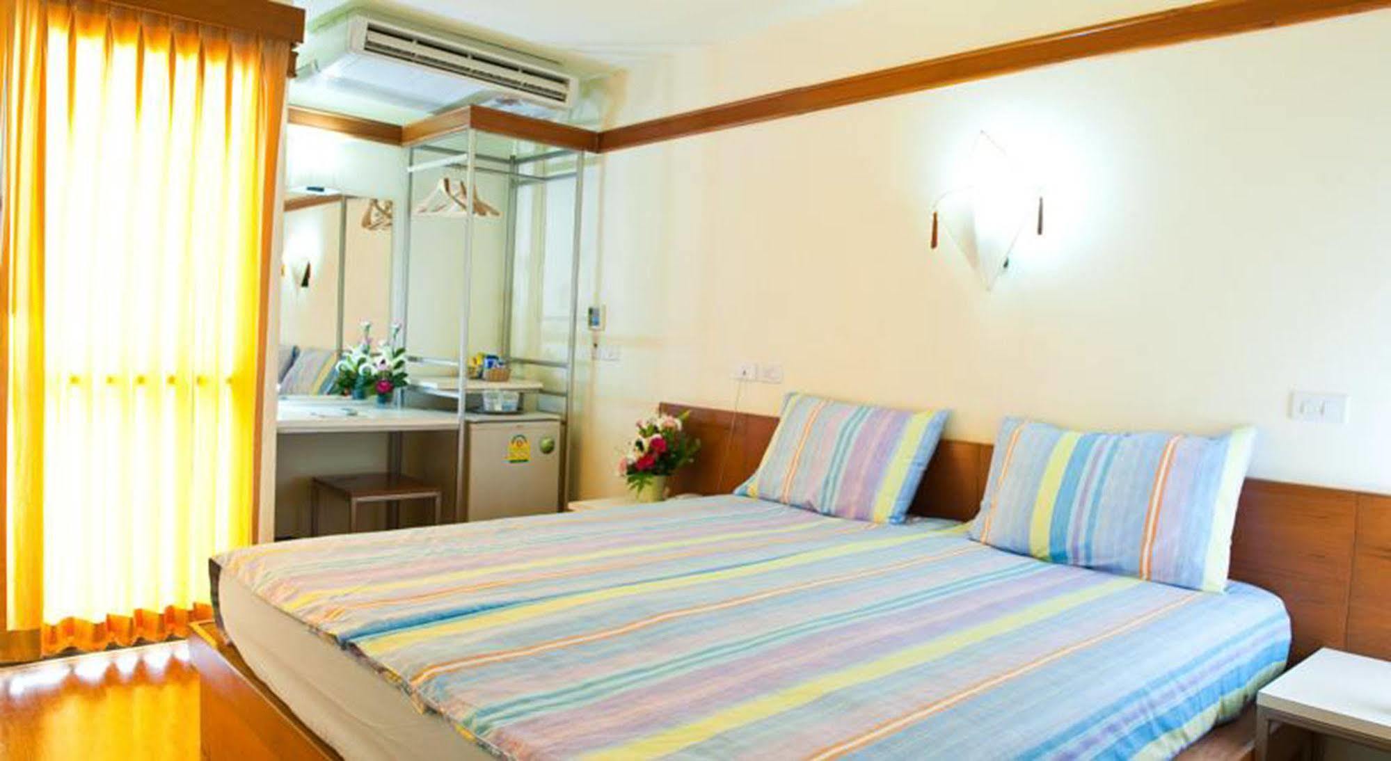 Mad Monkey Hostel Bangkok Luaran gambar